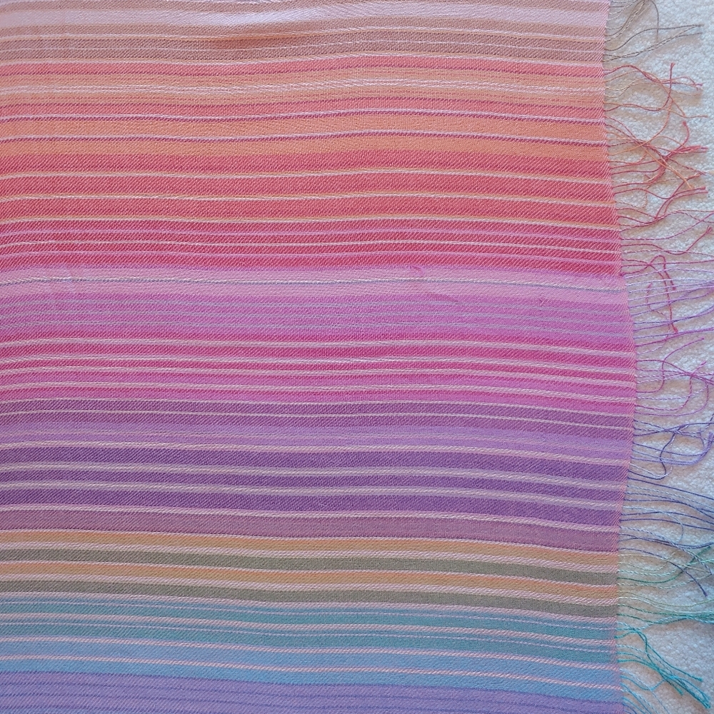 Beautiful Multi-Color Peruvian Alpaca And Silk Wr… - image 2